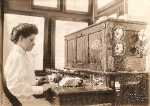 1908 Tabulating Machine (newly invented) US Census by Waldon Fawcett OM.jpg (217196 bytes)